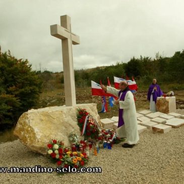 NA DANAŠNJI DAN 2015. GODINE OTKRIVENO JE I BLAGOSLOVLJENO SPOMEN OBILJEŽJE U PAKLINAMA 