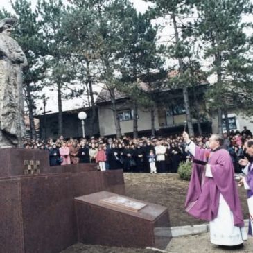 SAČUVANO OD ZABORAVA: Otkrivanje i blagoslov spomenika u Tomislavgradu 1997. godine