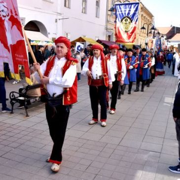 Povijesne postrojbe ponovno oživjele duh prošlih vremena u Požegi