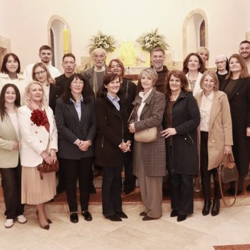 Poslušajte veliki župni zbor iz Kongore