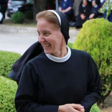 SVAKI DAN BEZ SMIJEHA ULUDO JE POTROŠEN