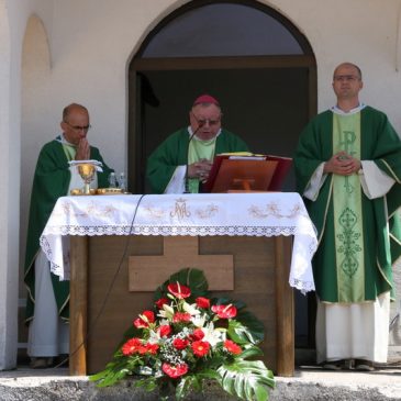 SLUŽENA SVETA MISA ZA 83 NEVINO POBIJENA ŽITELJA KUKA, LUGA I LETKE
