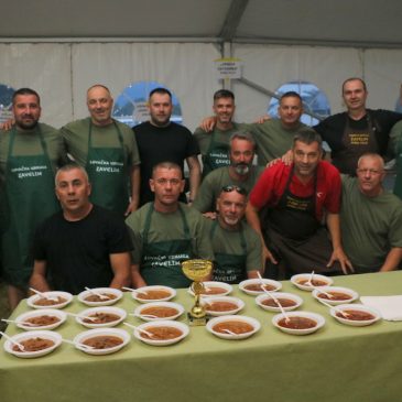 LOVAČKA VEČER U ROŠKU POLJU