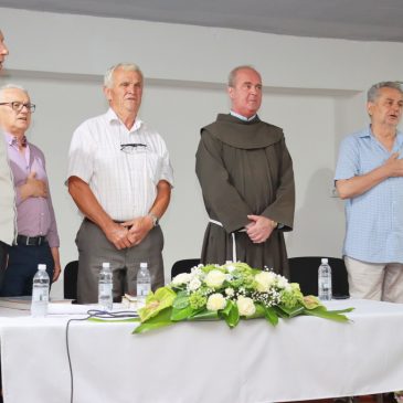 CRVENICE: Predstavljena knjiga Ranka Radoša “Selo Crvenice – pečat jednog vremena”