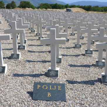 S DANAŠNJIM DANOM NA GROBLJU MIRA 800 KRIŽEVA ZA DUVNJAKE STRADALE U DRUGOM SVJETSKOM RATU I PORAĆU