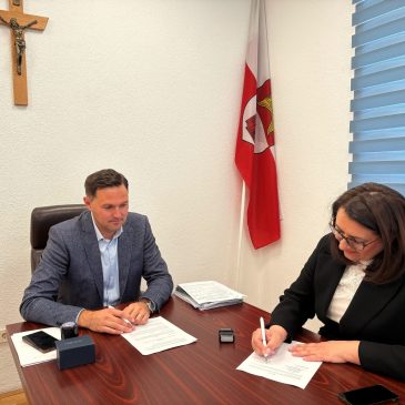 POTPISAN UGOVOR O RADOVIMA NA SANACIJI GRADSKE SPORTSKE DVORANE TOMISLAVGRAD, PREKO FEDERALNOG MINISTARSTVA KULTURE I SPORTA ODOBRENA DODATNA SREDSTVA ZA OVAJ PROJEKT