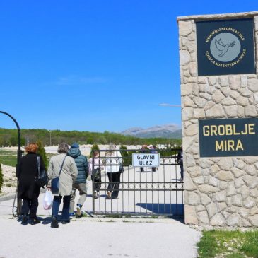 GROBLJE MIRA: Pod svetom misom 1. svibnja pjevaju članovi Frame i velikog župnog zbora iz Tomislavgrada