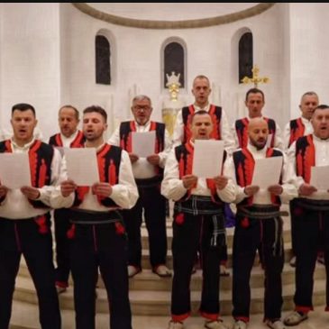 Poslušajte pjesmu “Puče moj” u izvedbi članova Hrvatske duvanjske baštine