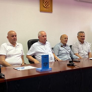 Održano predstavljanje 11. knjige Mije Tokića pod nazivom „Pred našom kućom jabuka“.