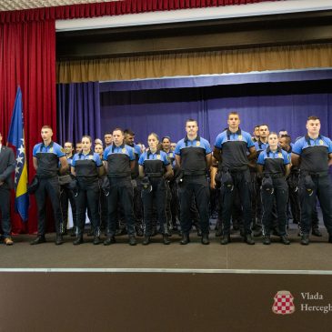 Svečanom prisegom 62 nova policijska službenika započela su službu u MUP-u Hercegbosanske županije